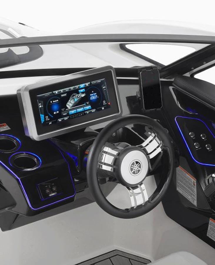 Luxury and Leisure 275SE