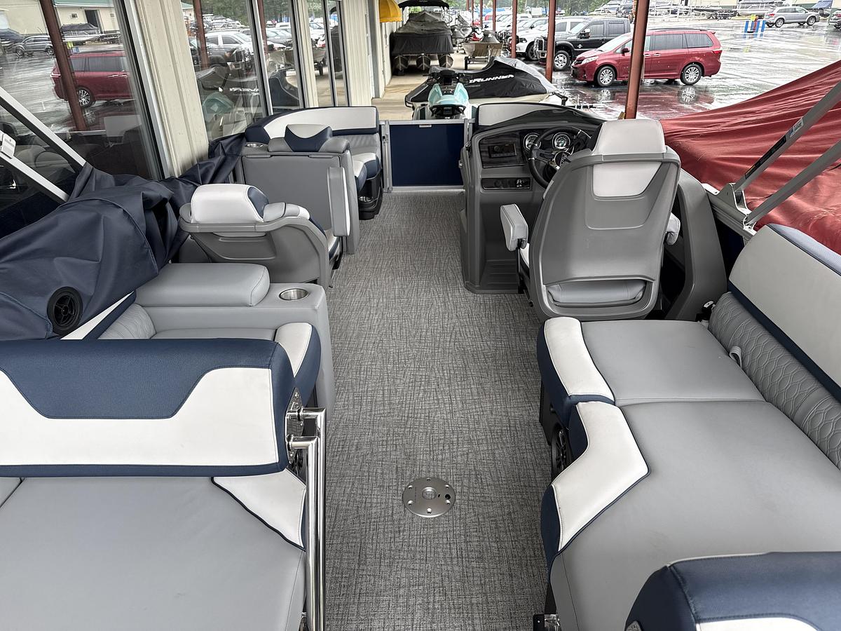 2026 Avalon 2385 LSZ Quad Lounge Shift Navy