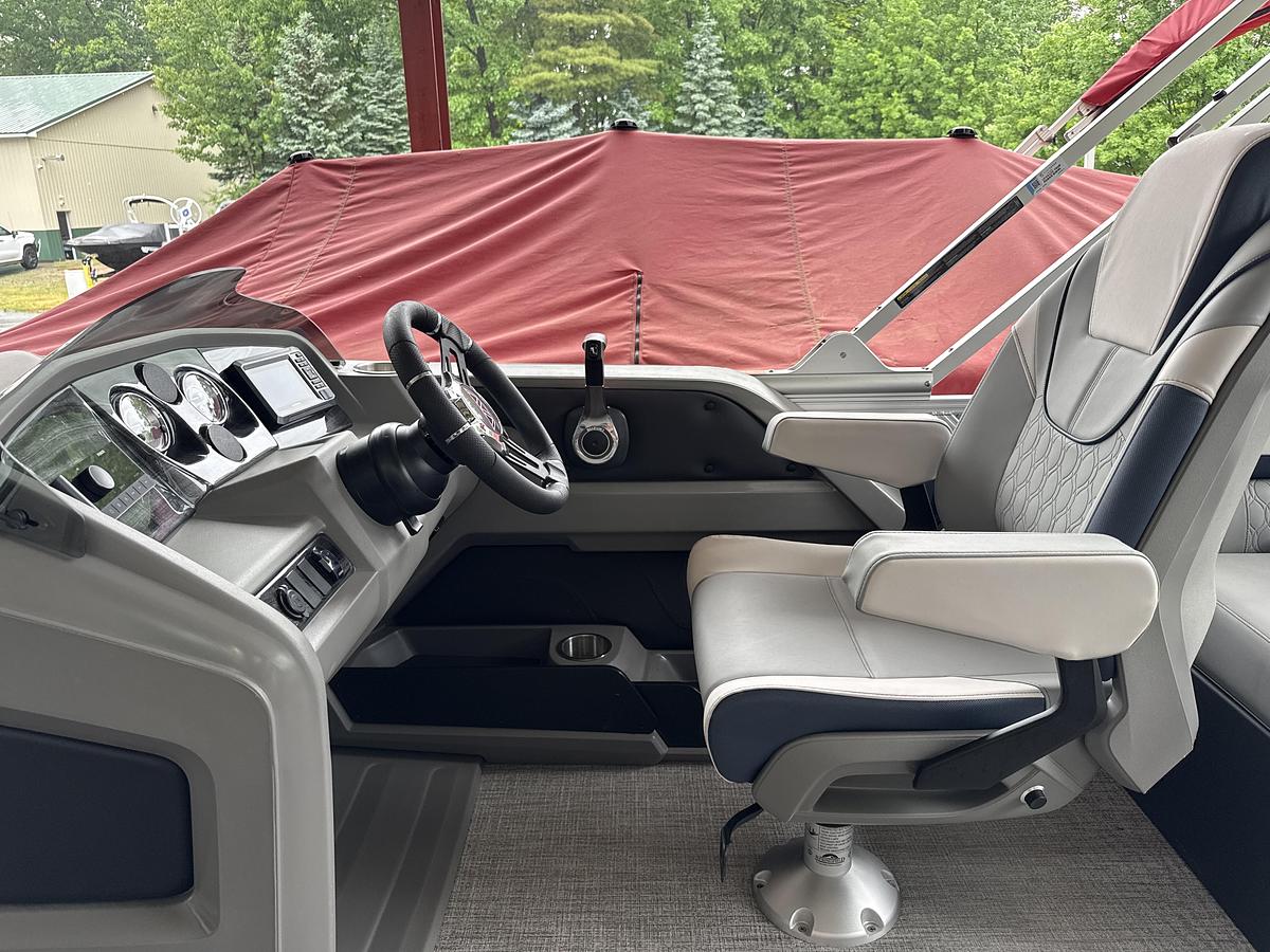2026 Avalon 2385 LSZ Quad Lounge Shift Navy