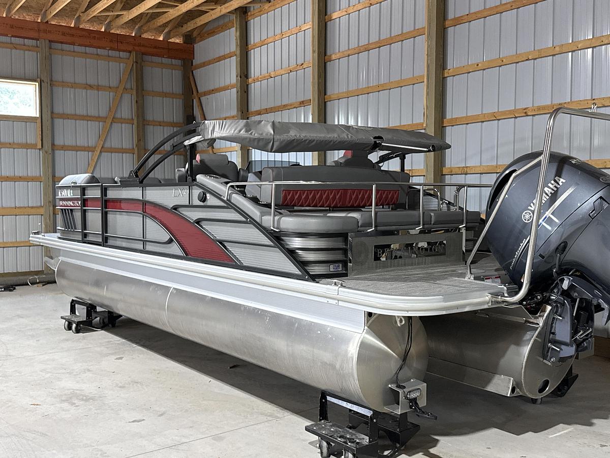 Used 2023 Bennington 23 LX Swingback