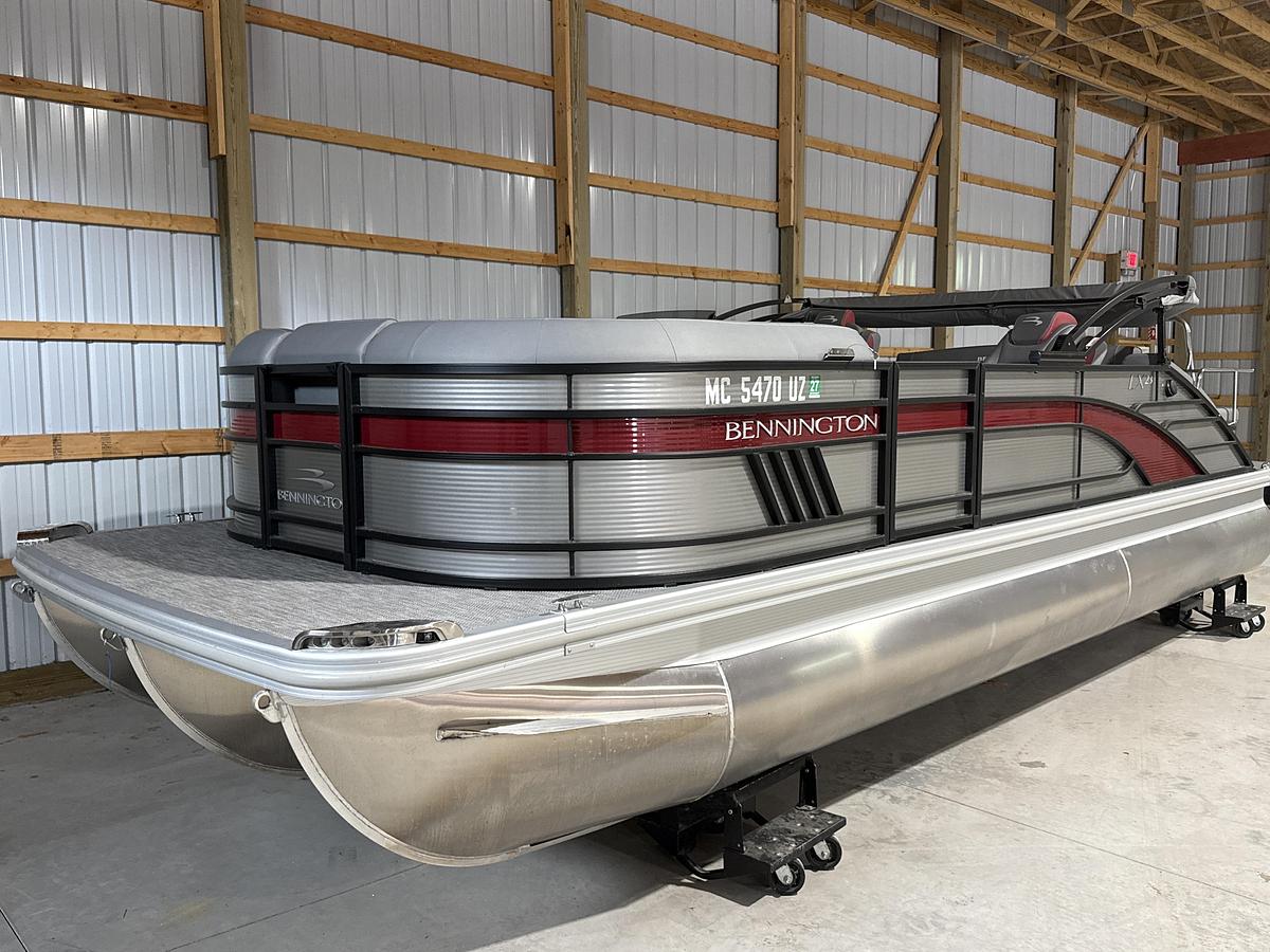 Used 2023 Bennington 23 LX Swingback