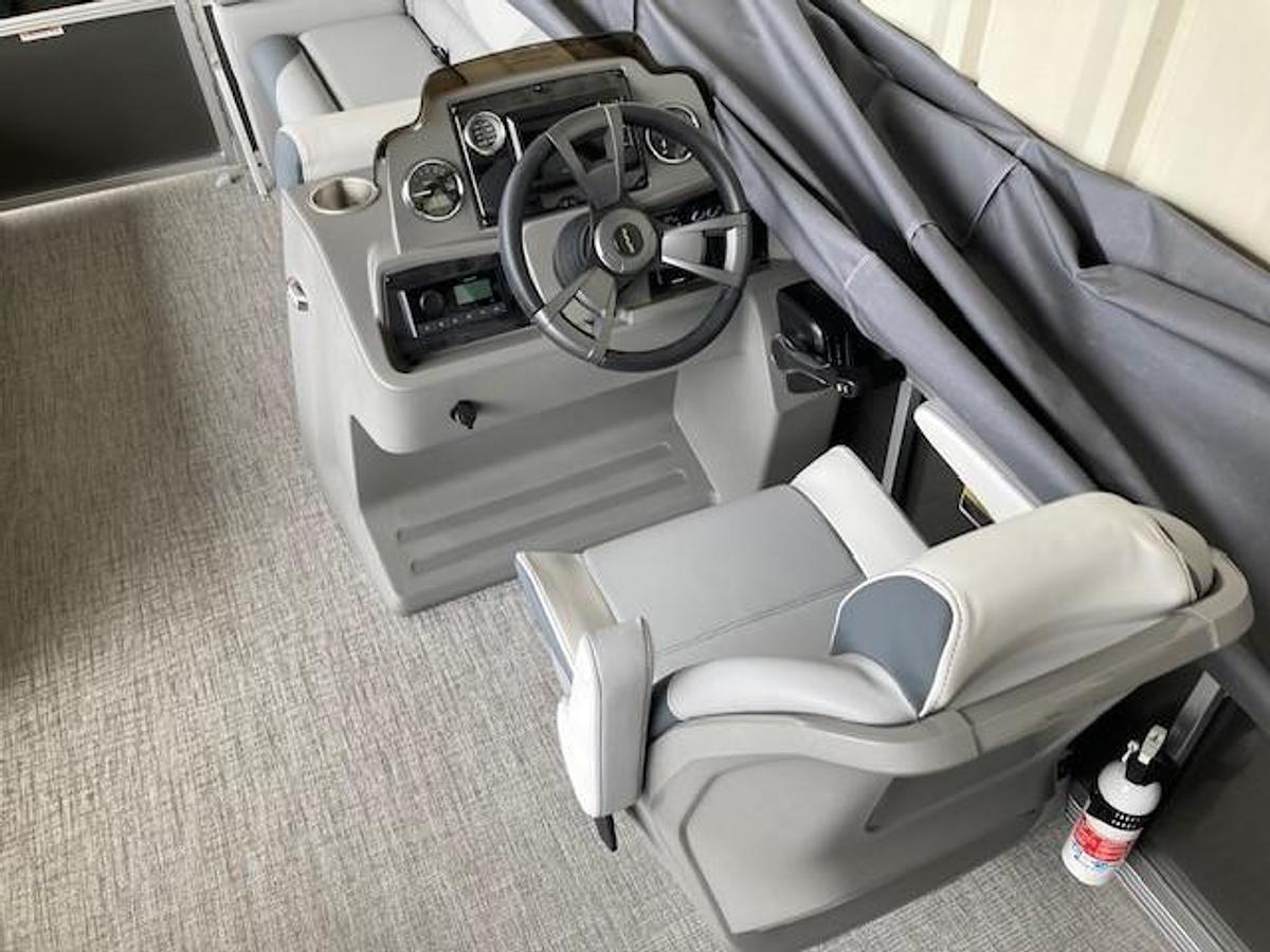 2025 Avalon 21 Venture 80 Quad Lounger