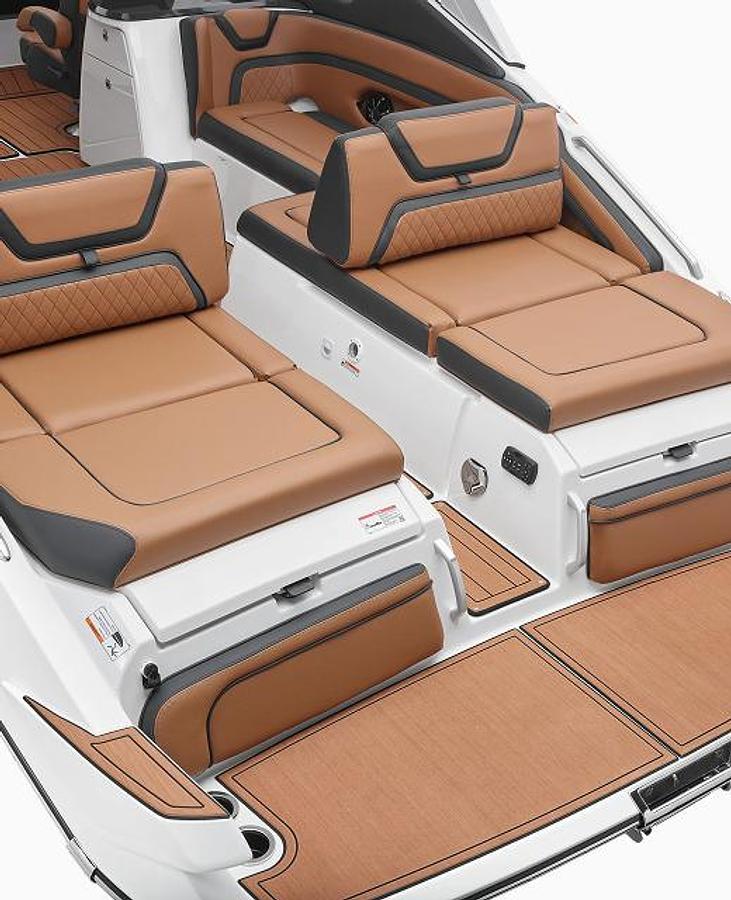 Luxury and Effortless Docking  275SD