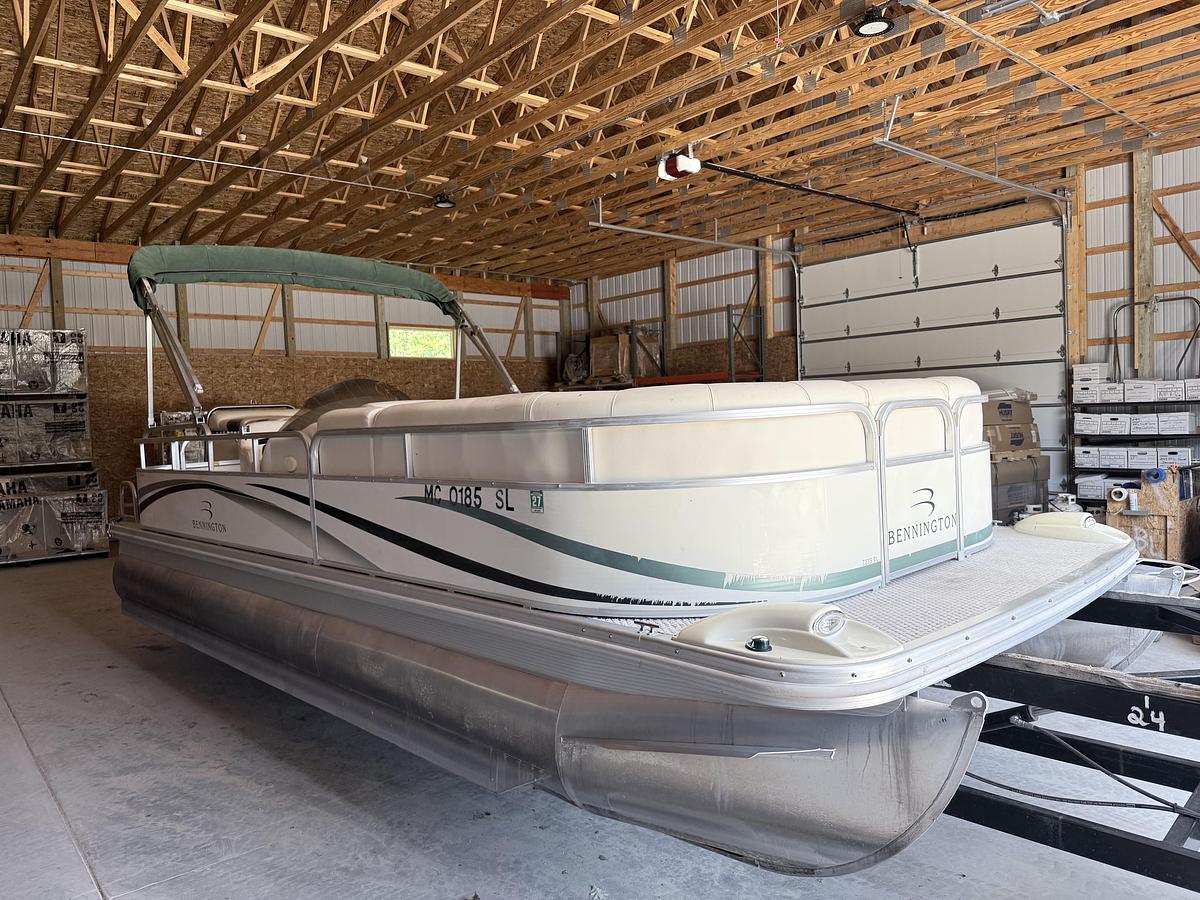 Used 2003 Bennington 2275 RL