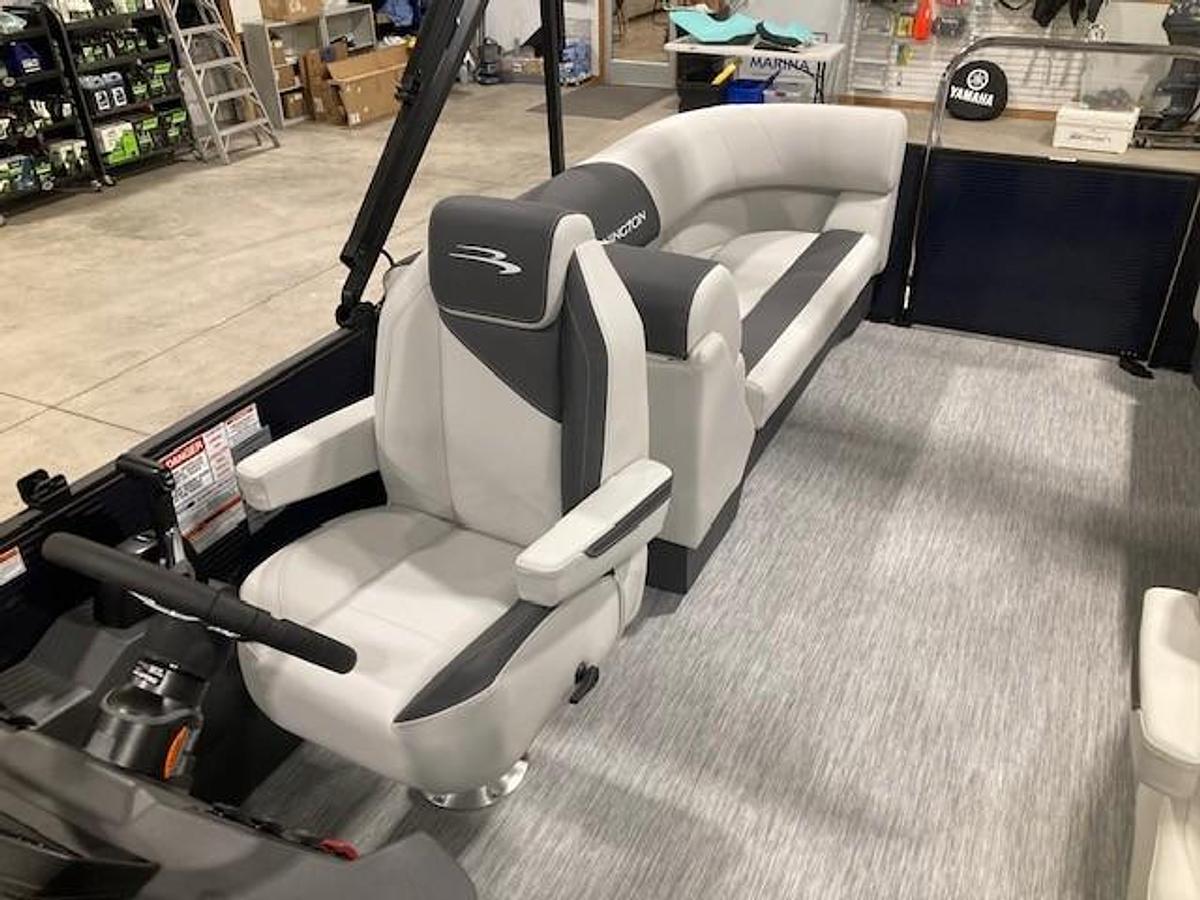 2026 Bennington 22 S-ONE STERN RADIUS BLUE