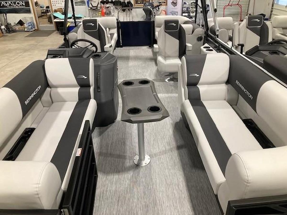 2026 Bennington 22 S-ONE STERN RADIUS BLUE