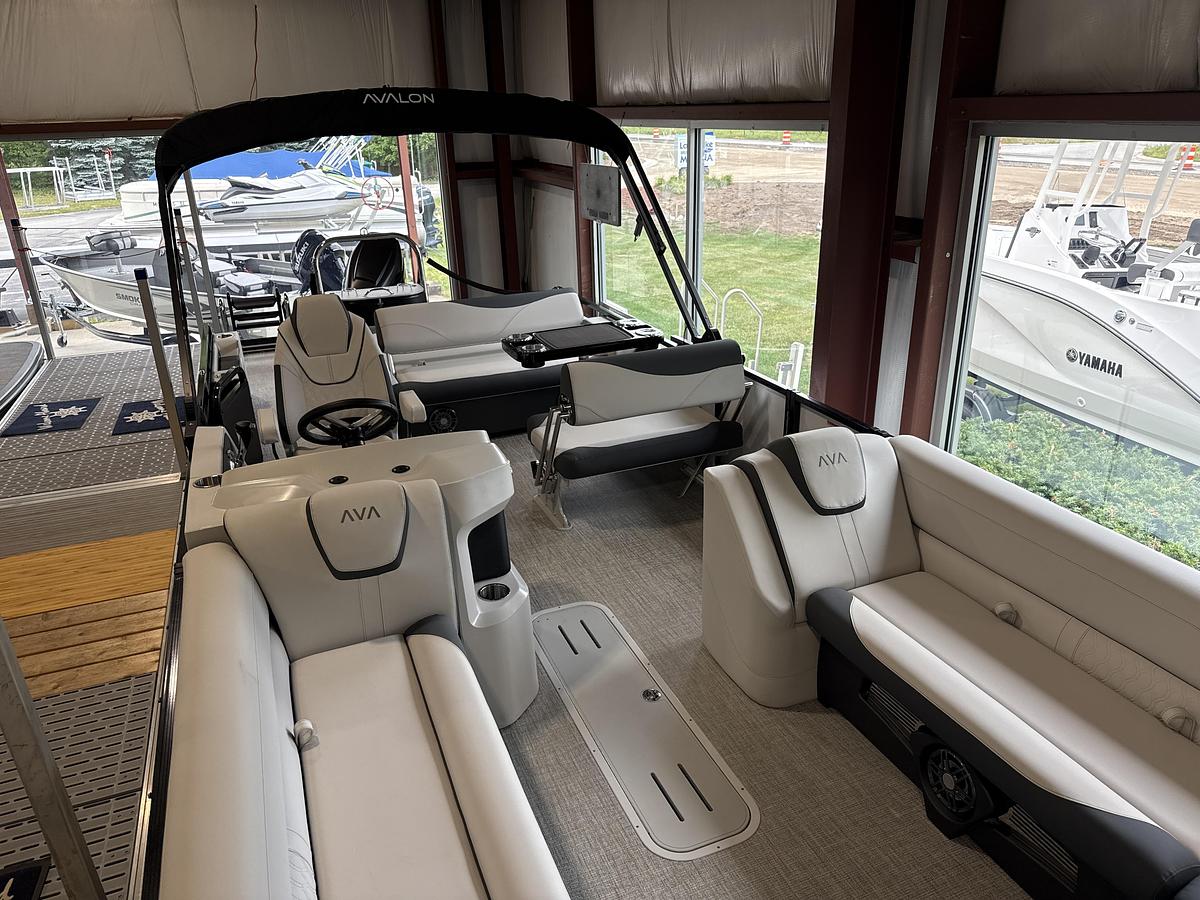 2027 Avalon LSZ 27 FT Entertainer