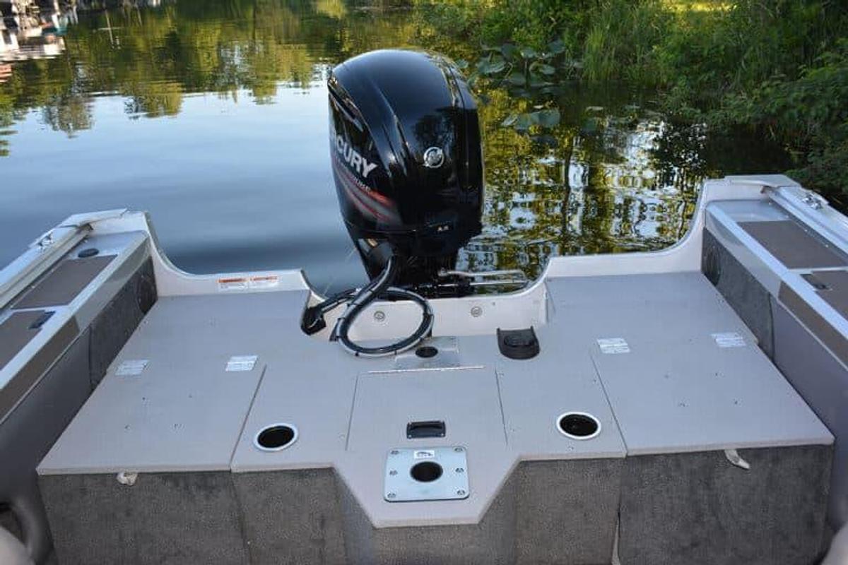Smoker Craft Ultima 172