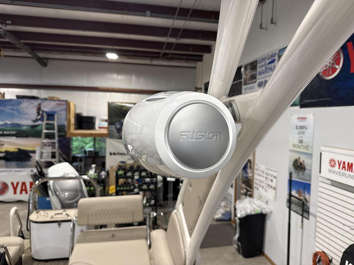 2027 Avalon Excalibur LTD 25' Quad Lounger Shift Windshield