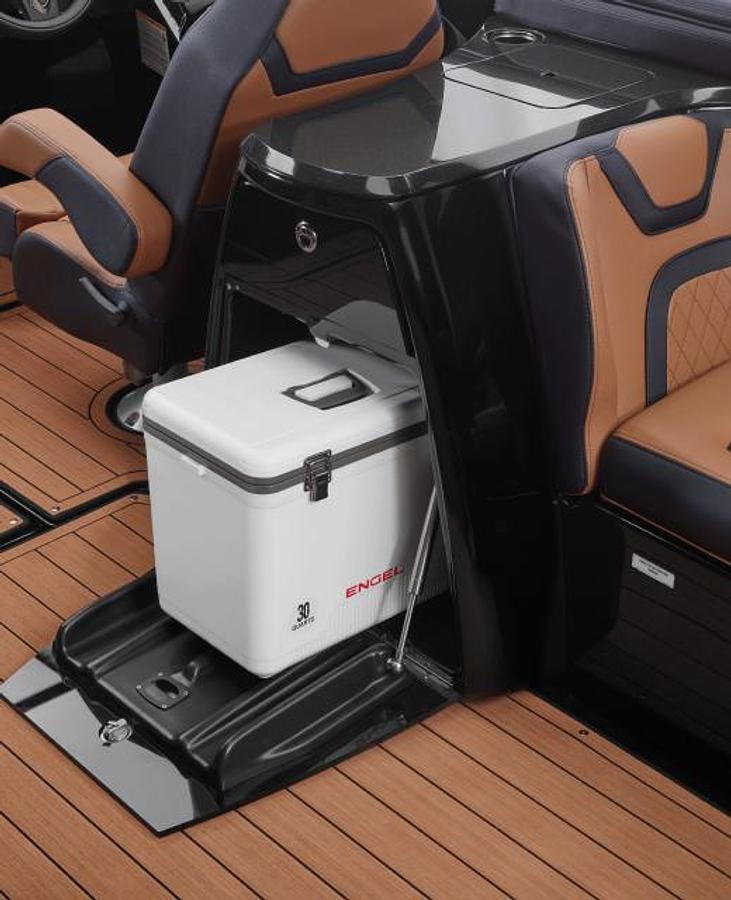 Luxury and Effortless Docking 275SD