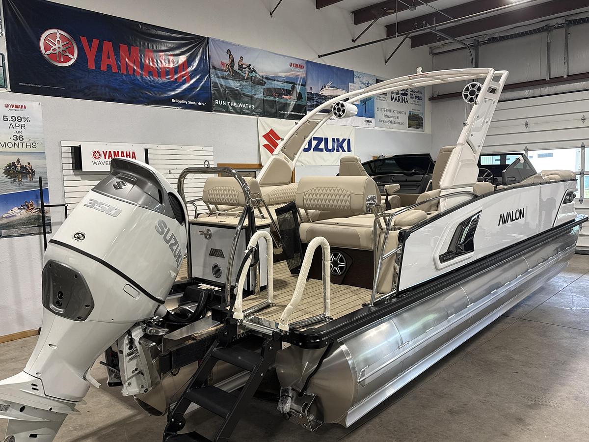 2027 Avalon Excalibur LTD 25' Quad Lounger Shift Windshield