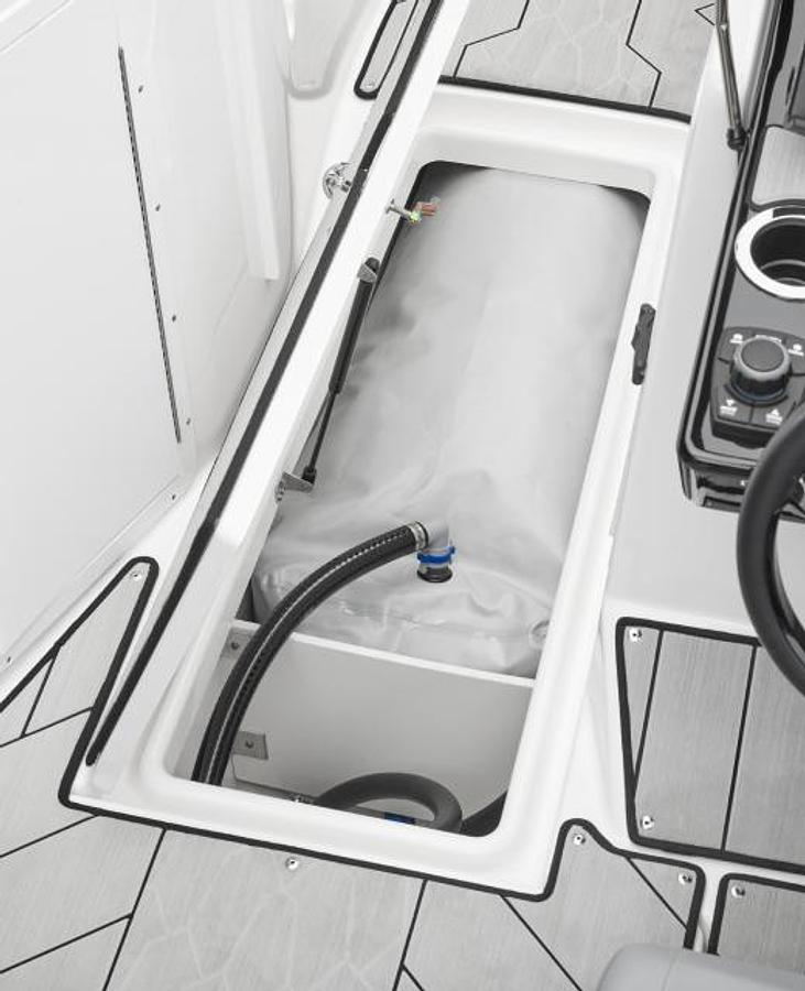 High-Tech Wakesurfer 222XE