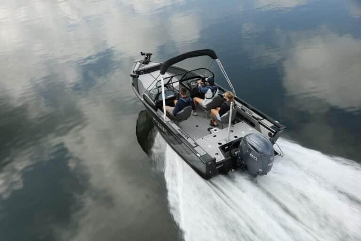 Smoker Craft Ultima 182