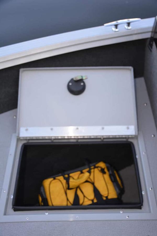 Smoker Craft Ultima 172
