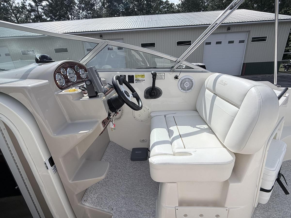 Used 2003 Rinker Fiesta V250