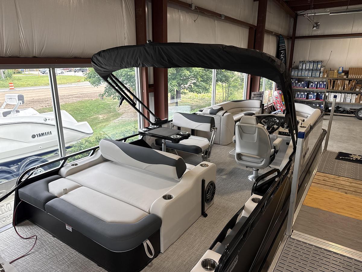 2027 Avalon LSZ 27 FT Entertainer