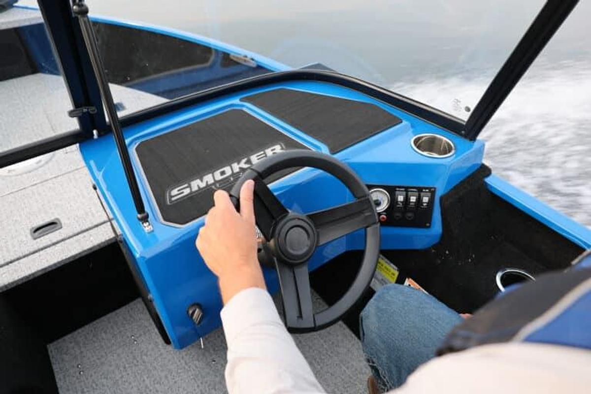 Smoker Craft Lazer 162