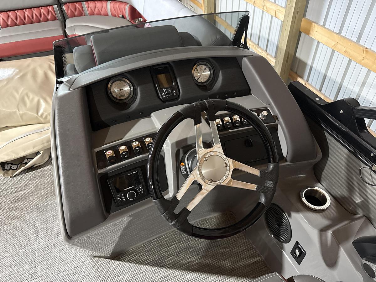 Used 2023 Bennington 23 LX Swingback