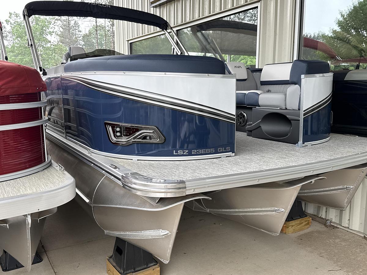 2026 Avalon 2385 LSZ Quad Lounge Shift Navy
