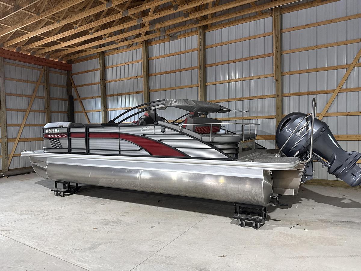 Used 2023 Bennington 23 LX Swingback