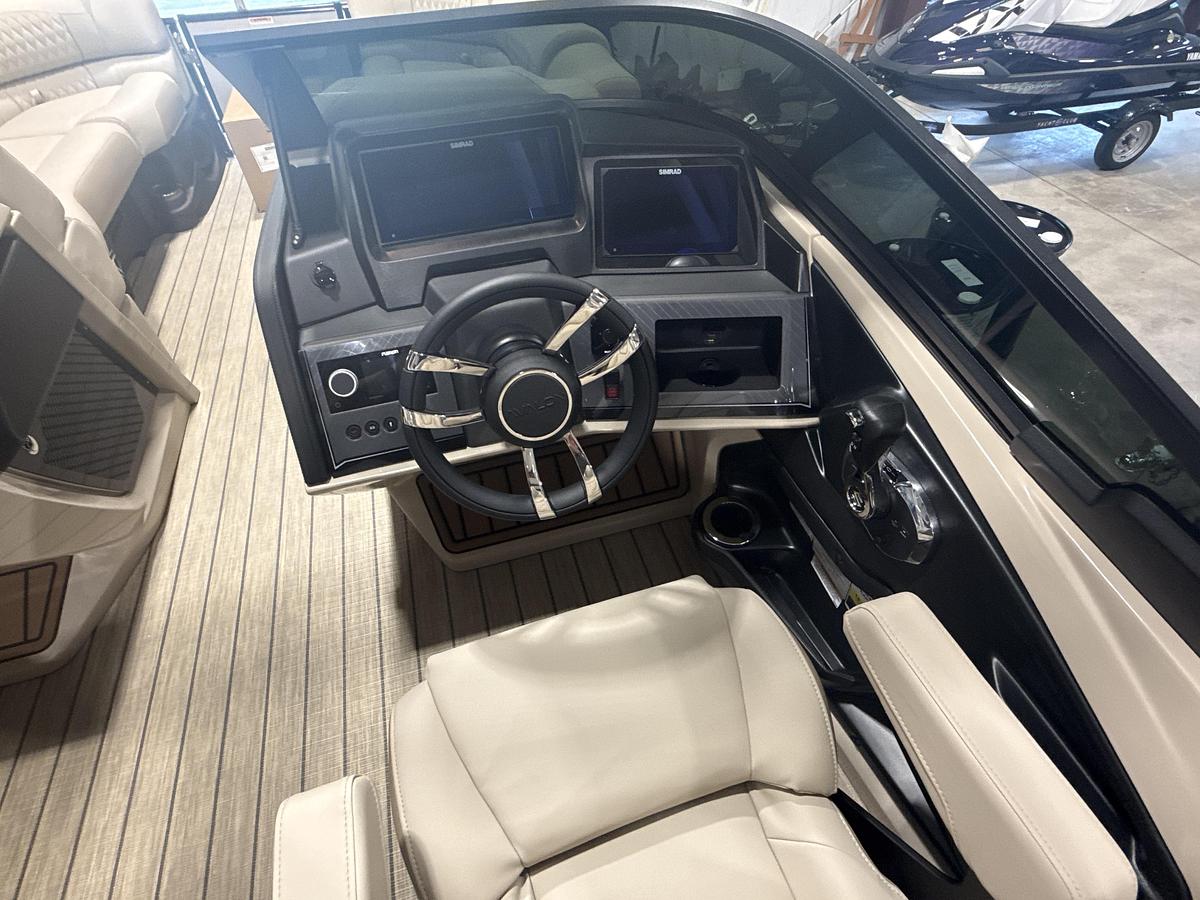 2027 Avalon Excalibur LTD 25' Quad Lounger Shift Windshield