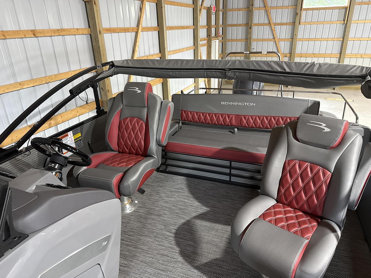 Used 2023 Bennington 23 LX Swingback
