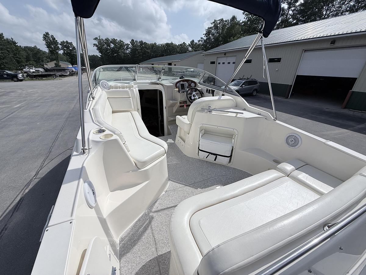 Used 2003 Rinker Fiesta V250