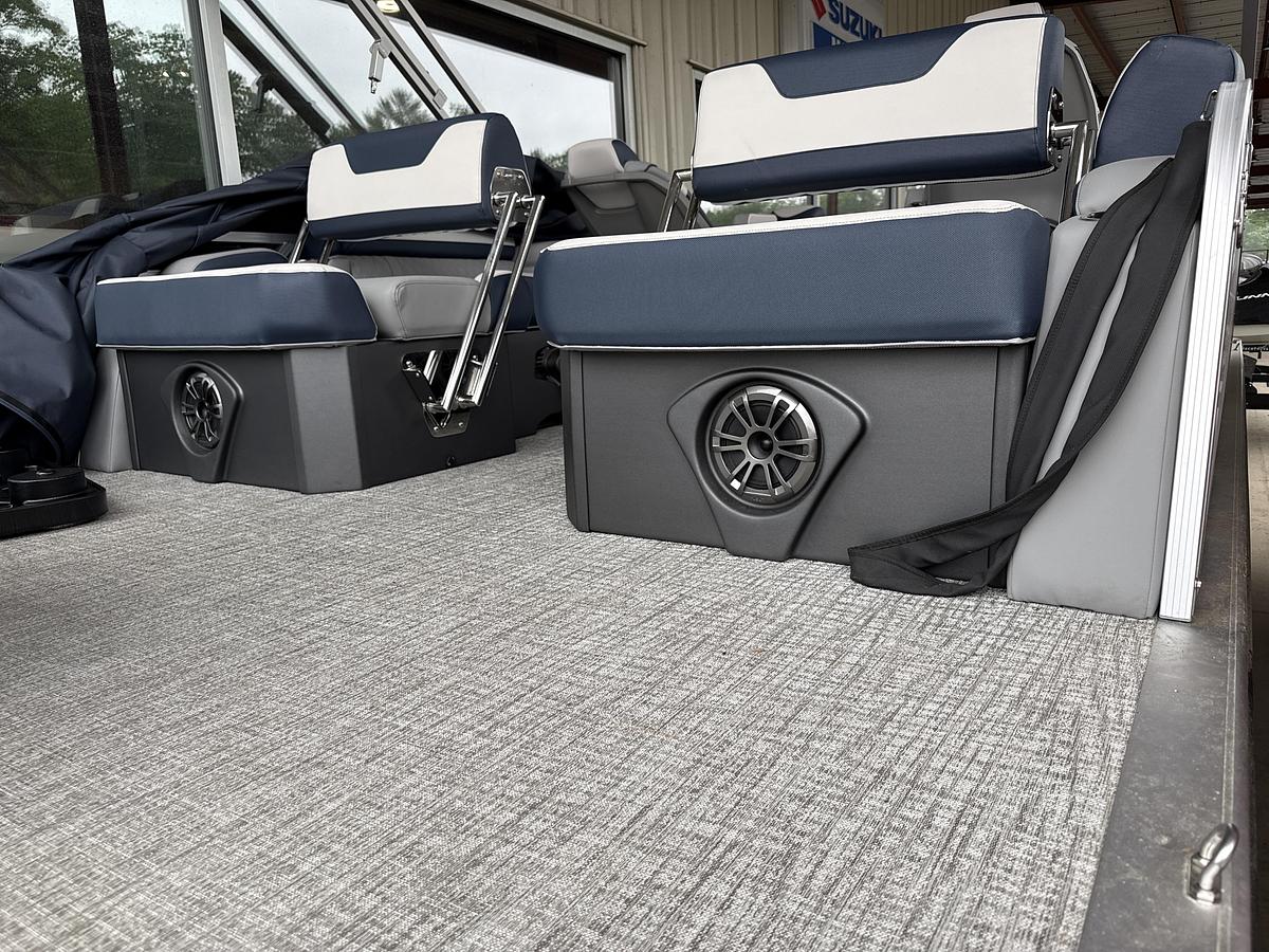2026 Avalon 2385 LSZ Quad Lounge Shift Navy