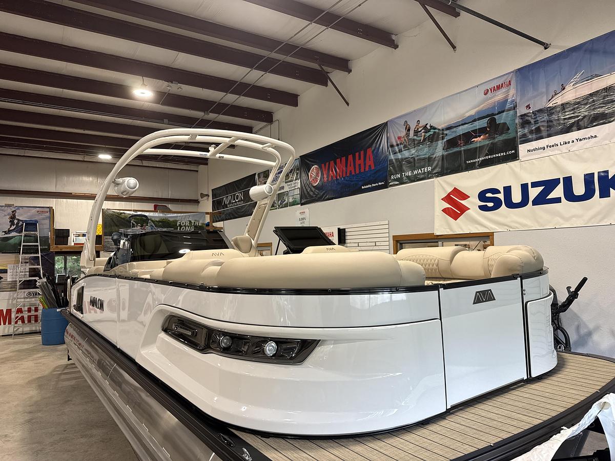 2027 Avalon Excalibur LTD 25' Quad Lounger Shift Windshield