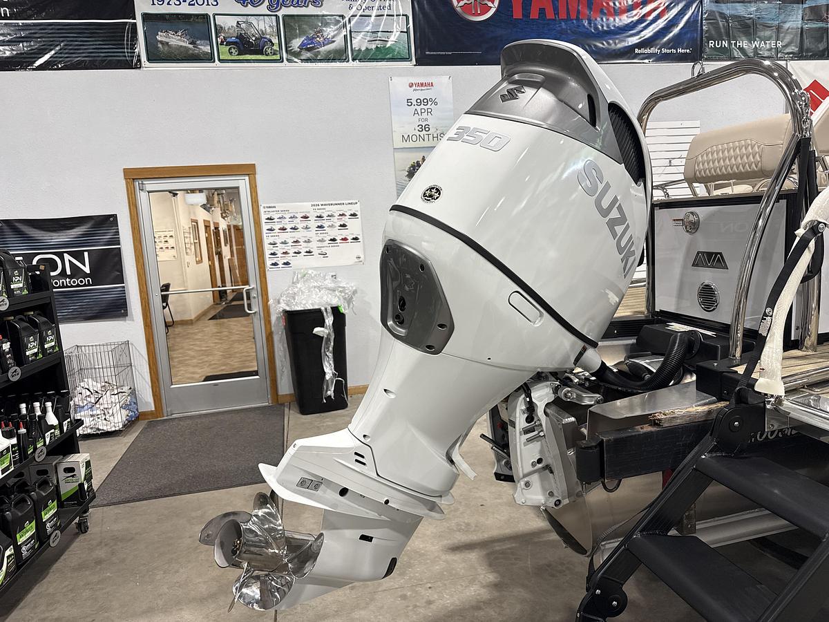 2027 Avalon Excalibur LTD 25' Quad Lounger Shift Windshield
