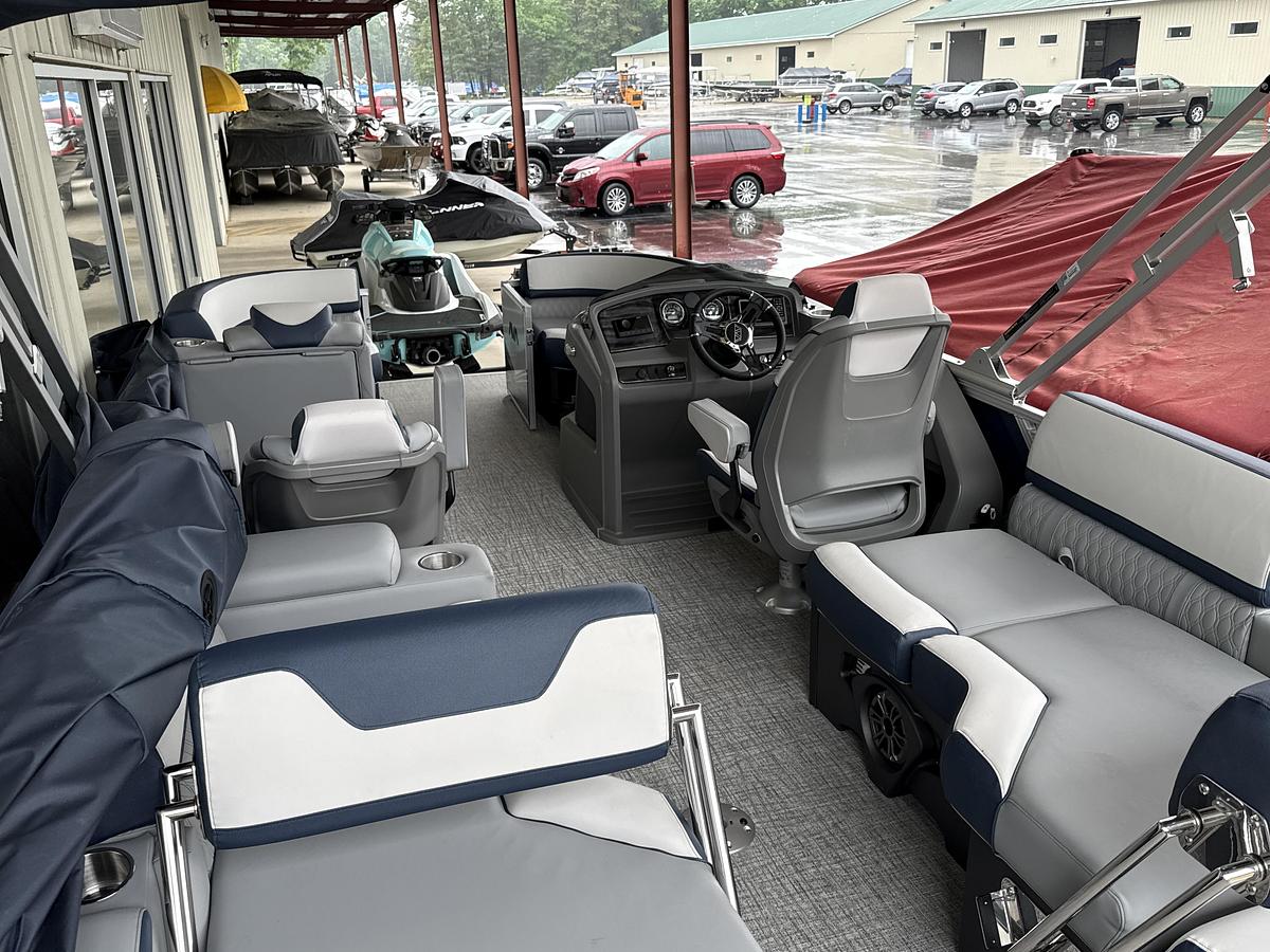2026 Avalon 2385 LSZ Quad Lounge Shift Navy