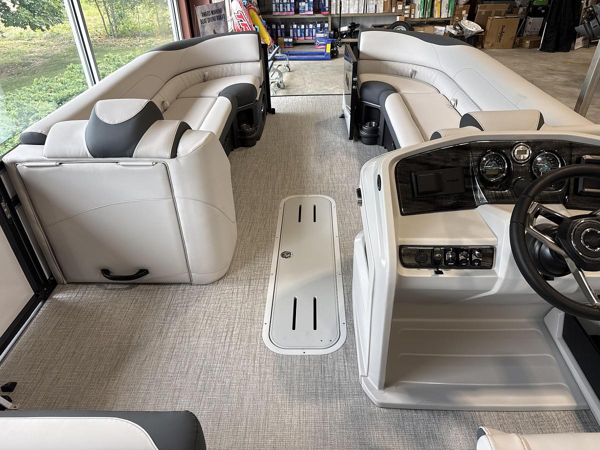 2027 Avalon LSZ 27 FT Entertainer