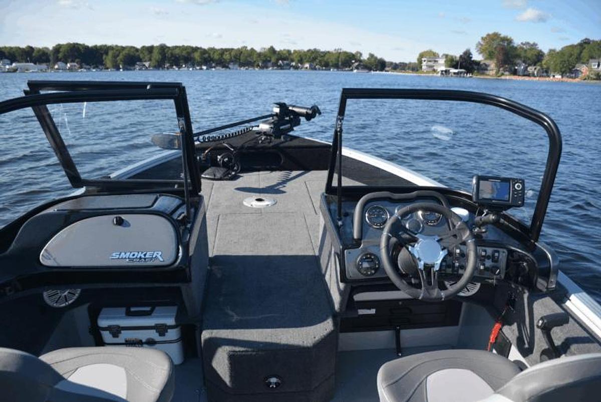 Smoker Craft Adventurer 188 DC