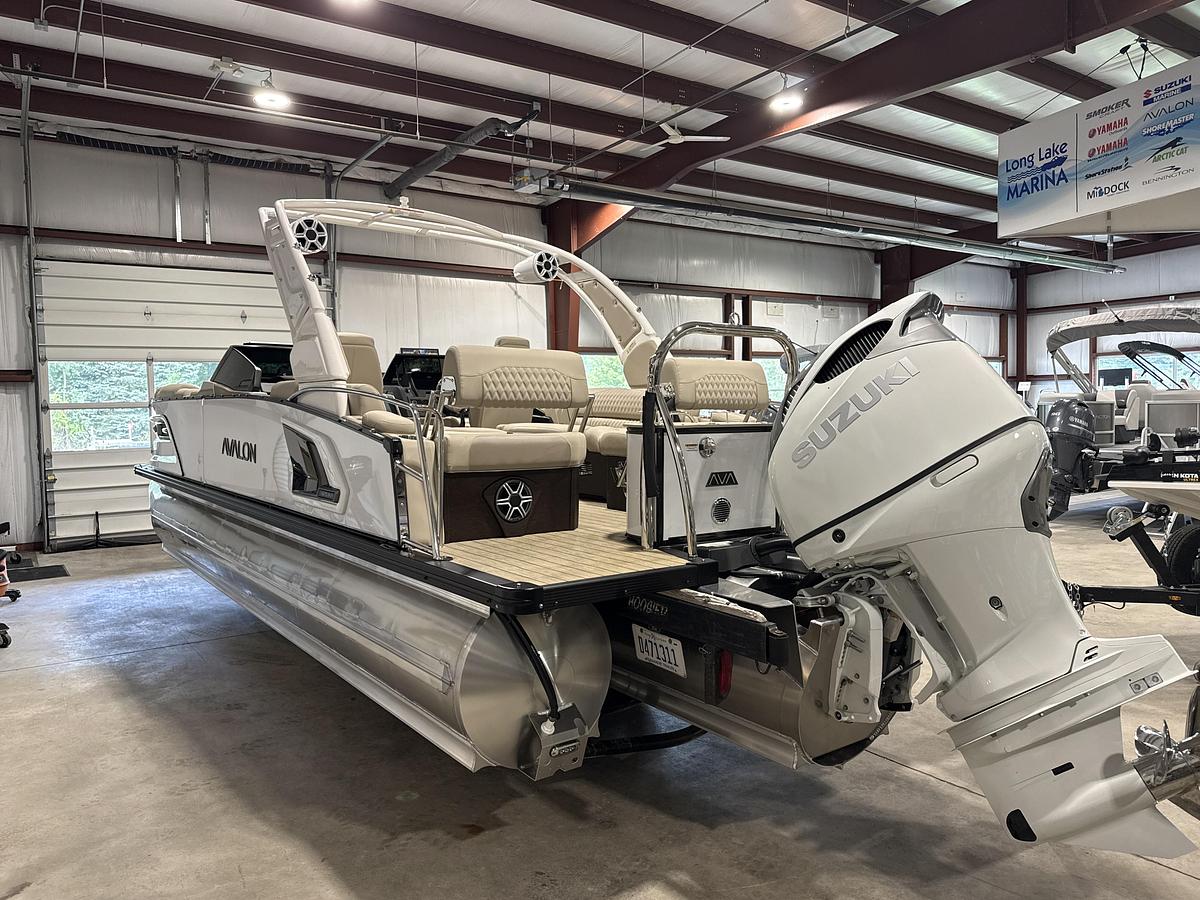 2027 Avalon Excalibur LTD 25' Quad Lounger Shift Windshield