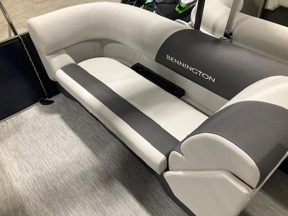 2026 Bennington 22 S-ONE STERN RADIUS BLUE