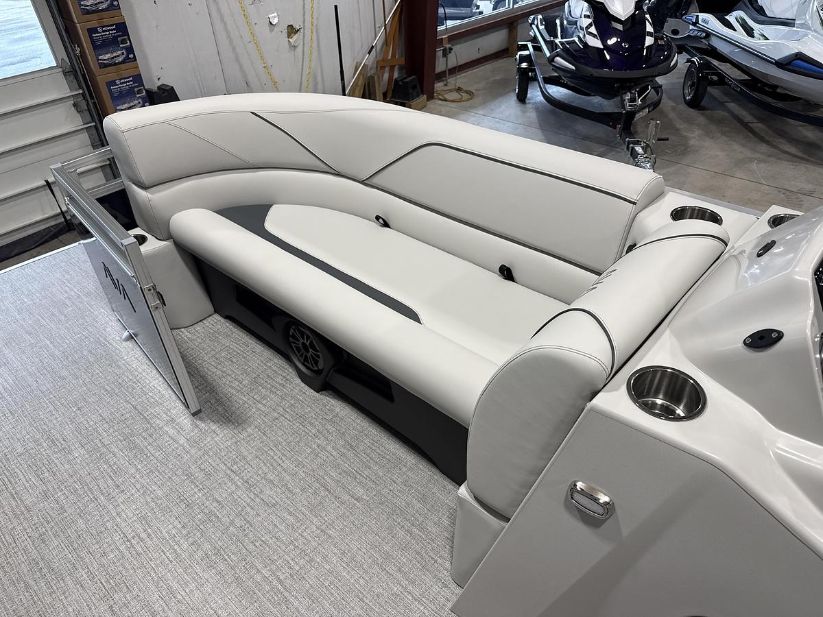 2027 Avalon 2185 Venture 85 Cruise