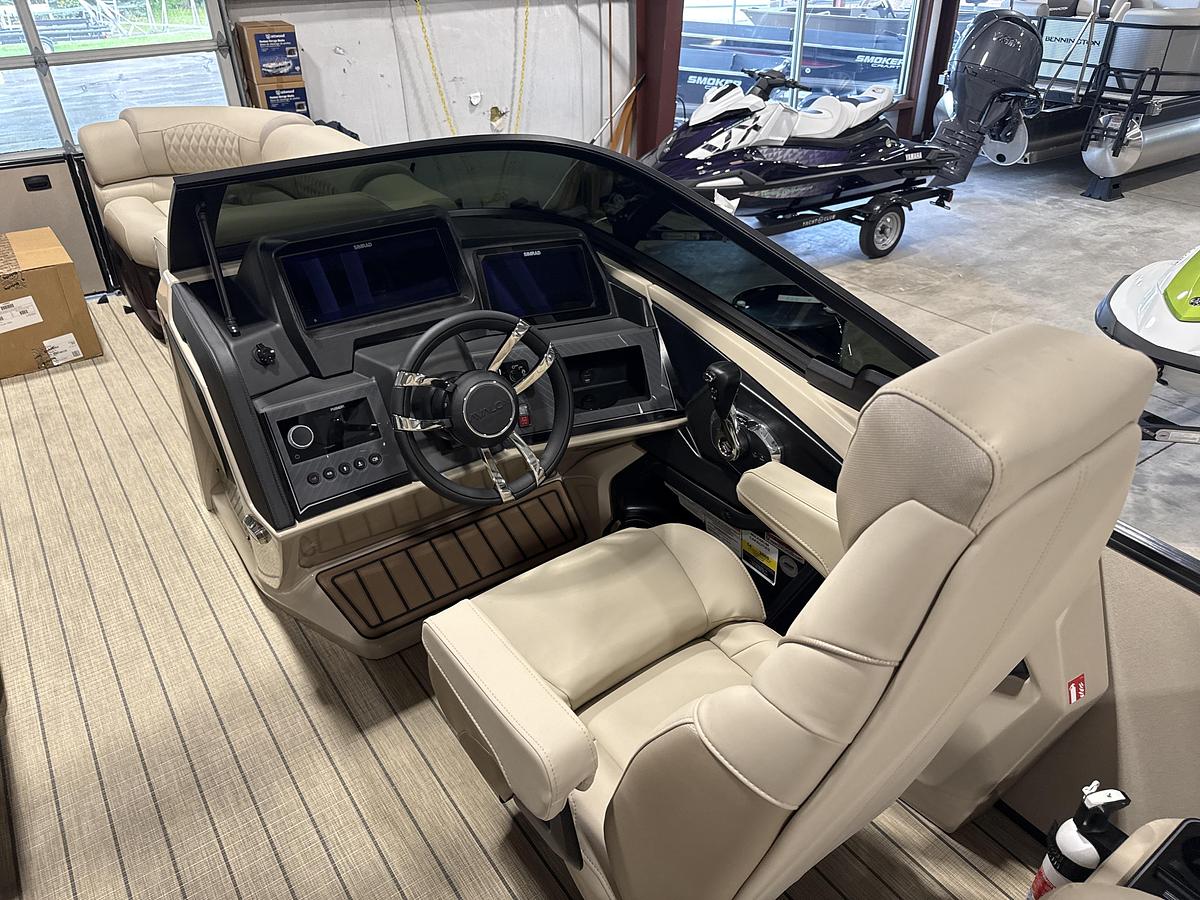 2027 Avalon Excalibur LTD 25' Quad Lounger Shift Windshield