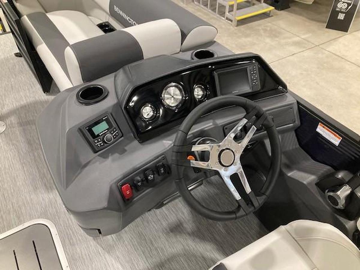 2026 Bennington 22 S-ONE STERN RADIUS BLUE