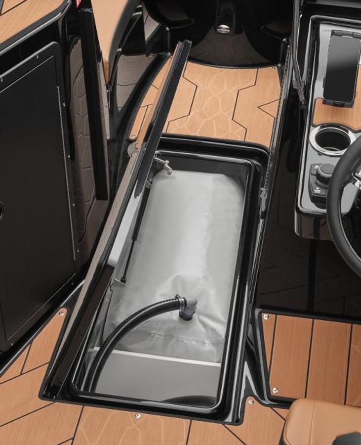 High-Tech Wakesurfer 222XE