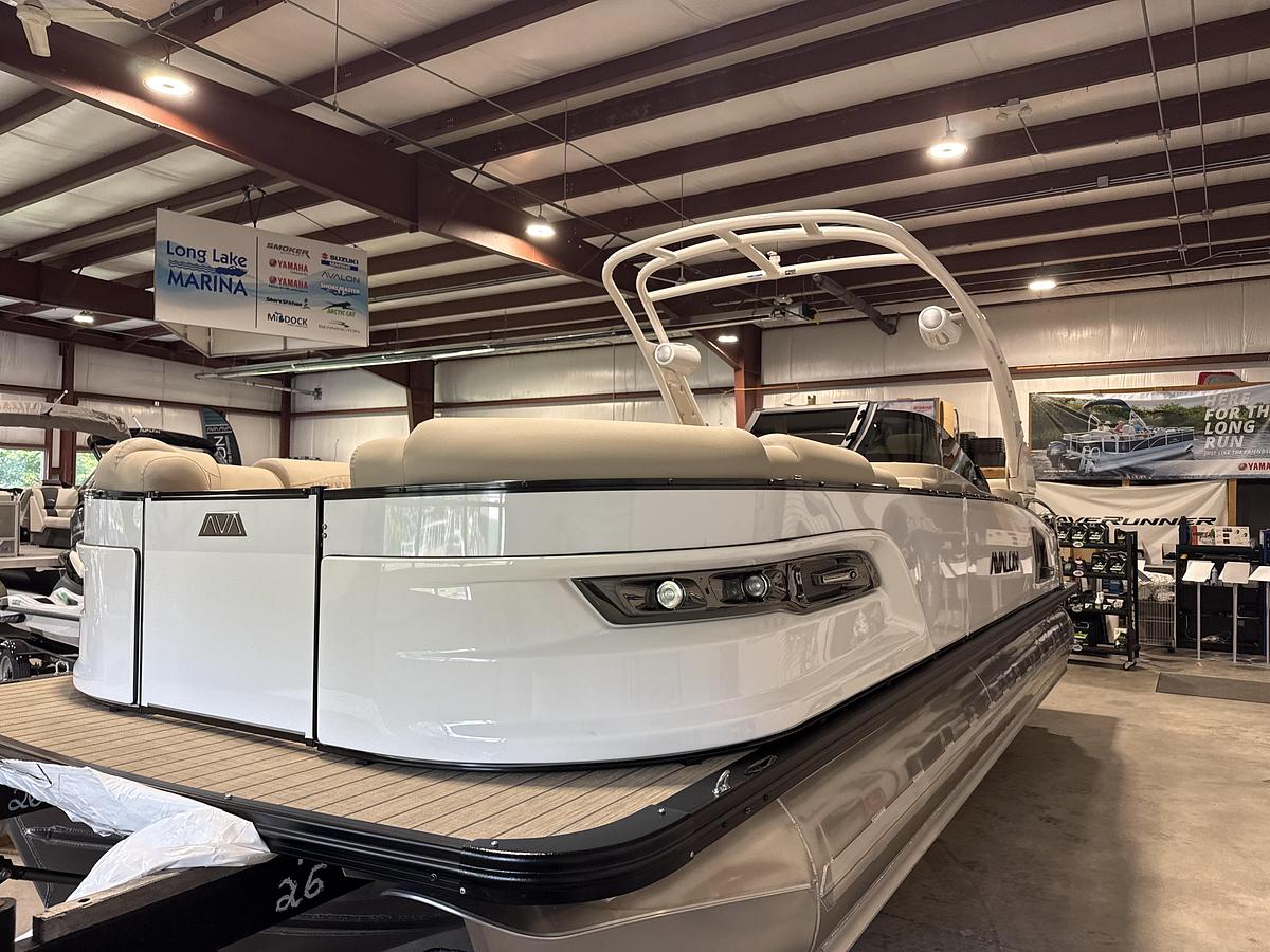 2027 Avalon Excalibur LTD 25' Quad Lounger Shift Windshield