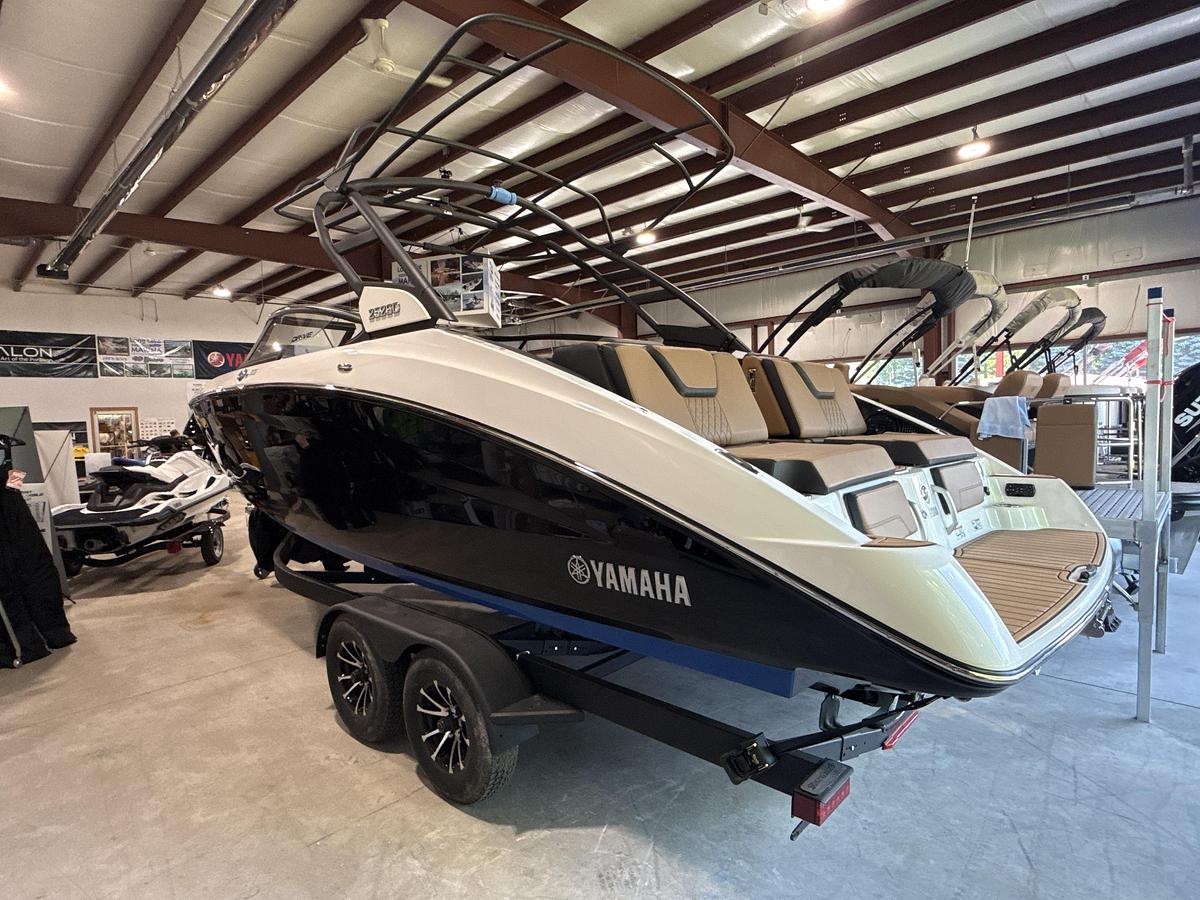 2026 Yamaha 252SD