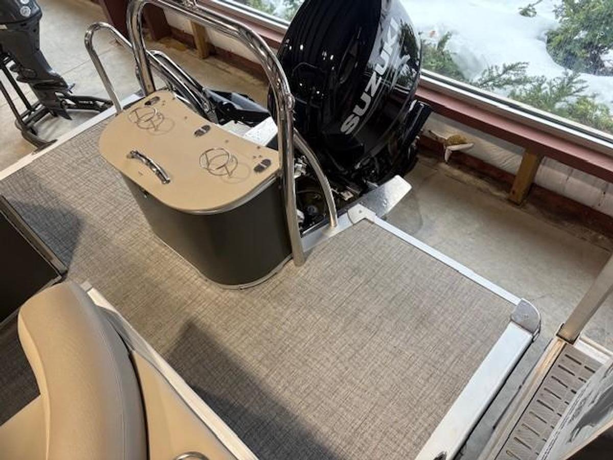 2026 Avalon 23 LSZ Quad Lounge