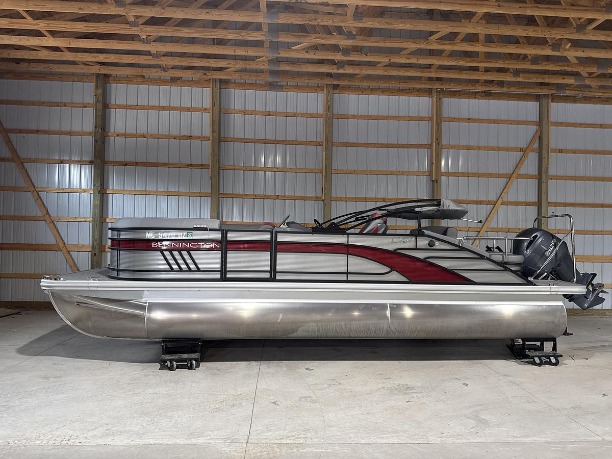 Used 2023 Bennington 23 LX Swingback
