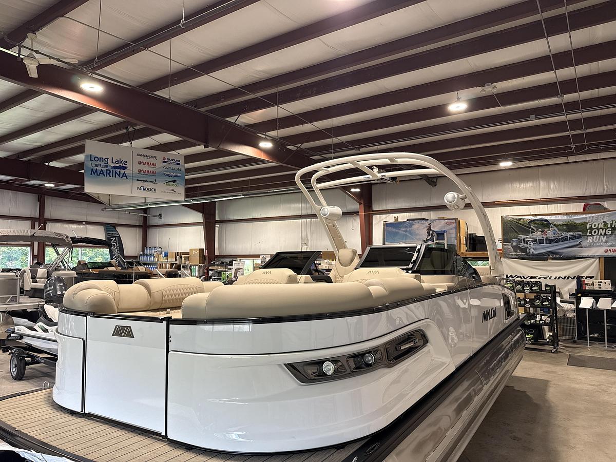 2027 Avalon Excalibur LTD 25' Quad Lounger Shift Windshield