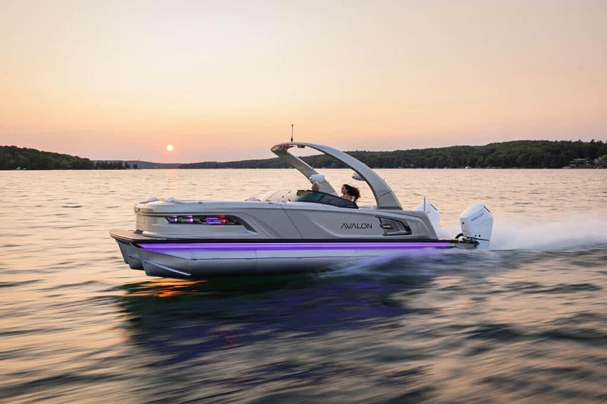 Avalon Excalibur Versatile Rear Bench Windshield 27 FT