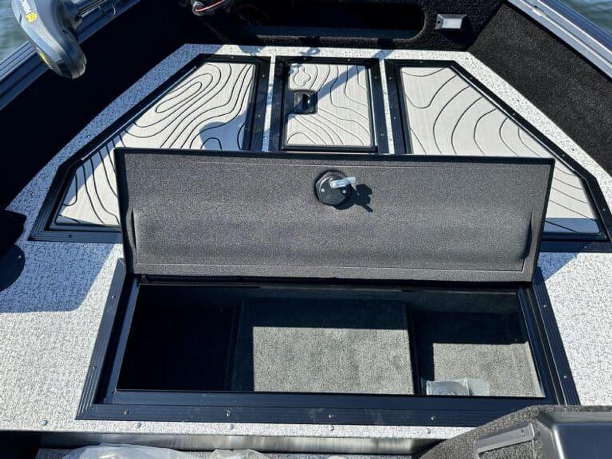 Smoker Craft Excursion 166 SC