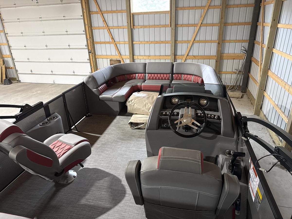 Used 2023 Bennington 23 LX Swingback