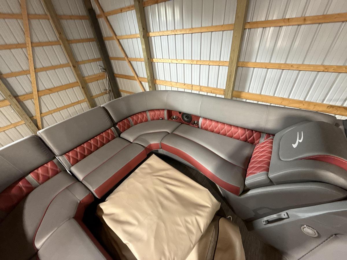 Used 2023 Bennington 23 LX Swingback