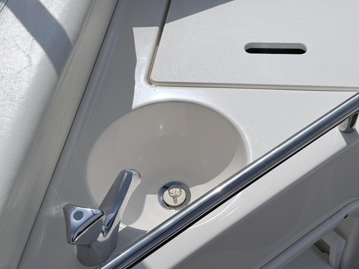 Used 2003 Rinker Fiesta V250