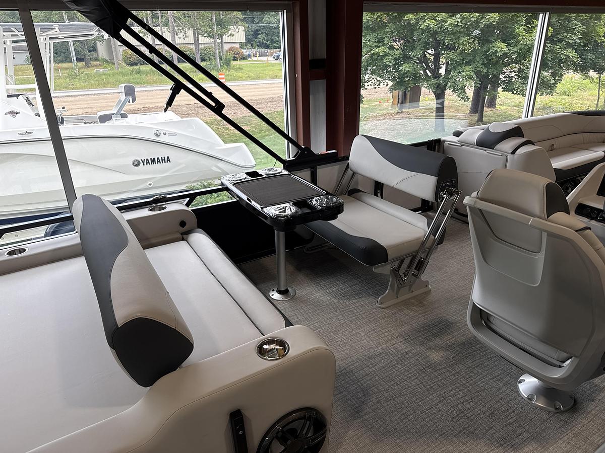 2027 Avalon LSZ 27 FT Entertainer
